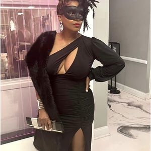 This dress is a sz M